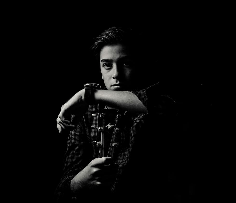 man holding guitar, greyscale photo of man, one person, black background HD wallpaper