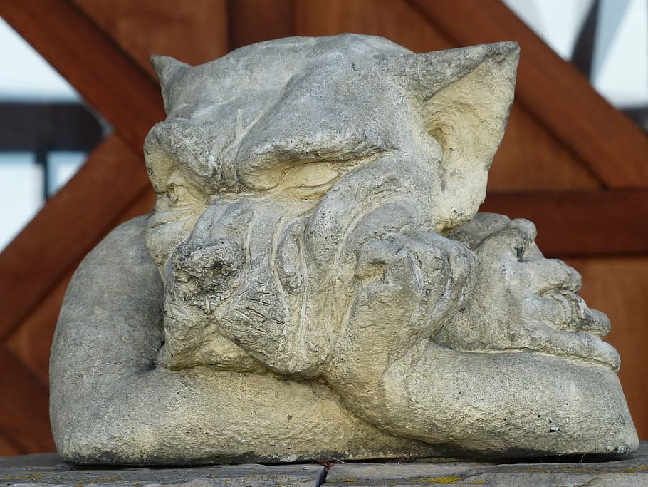 gray gargoyle statue leaning beside brown wall, garden statue HD wallpaper
