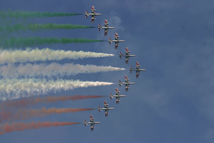 Arrows, Tricolor, italiane, teamwork, airshow, vapor trail, HD wallpaper