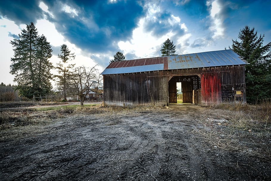 wooden barn, antique, rustic, rural, aged, storm, sky, weathered HD wallpaper