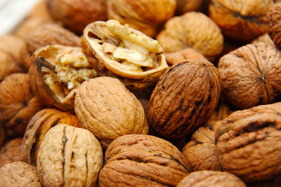 Walnuts, Fresh, Shell, Yummy, Seeds, market, stary kleparz HD wallpaper