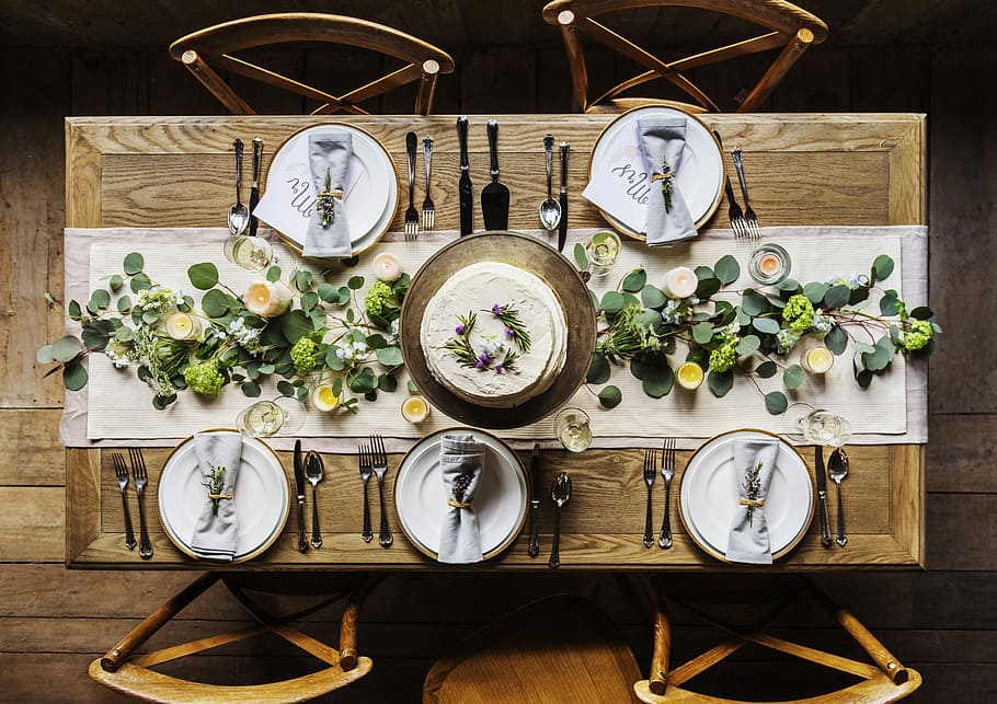 dinnerware on table, flatlay, overhead, setting, plates, cutlery HD wallpaper