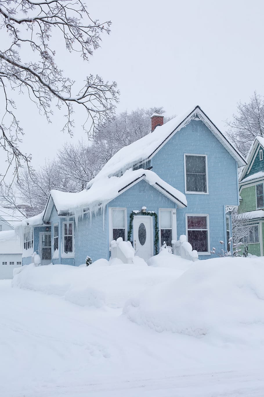 blue wooden house covered with snow, winter, ice, home, usa, michigan, HD wallpaper