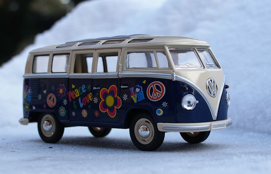 close-up photo of blue and white Volkswagen T1 die-cast model, HD wallpaper