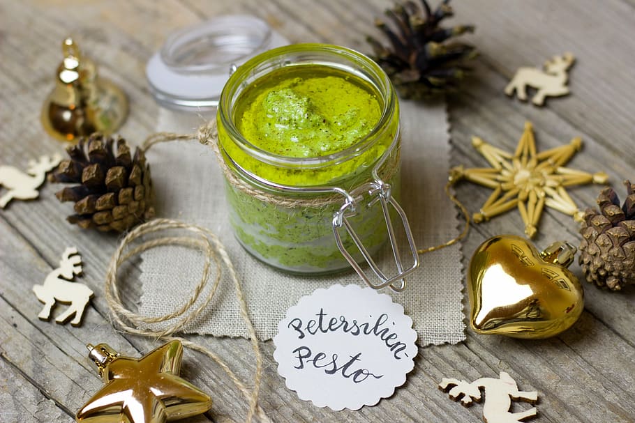 clear glass jar with petersilica paste and pine cones, pesto HD wallpaper