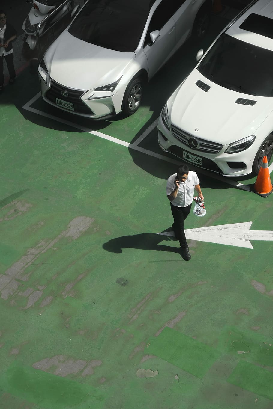 man talking to phone while walking near vehicles, parking, car, HD wallpaper