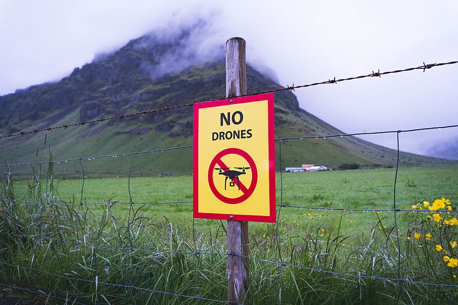 no drones signage on brown wooden post across mountain with fogs, no drones signage, HD wallpaper