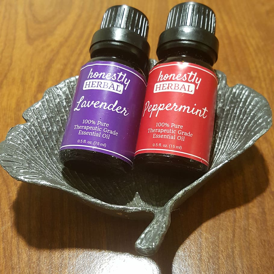 16 ml Honestly Herbal peppermint and lavender oil bottles, essential oils