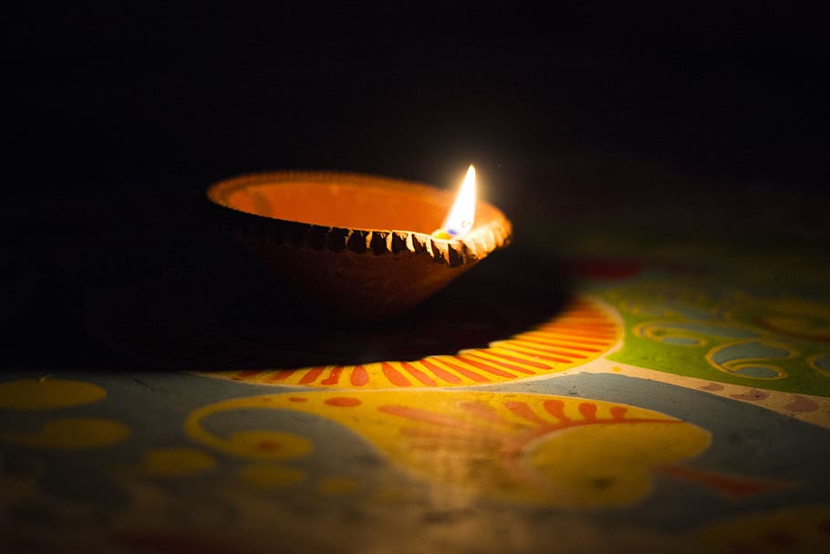lighted candle, dia, dya, deep, black, dark, dark and light HD wallpaper