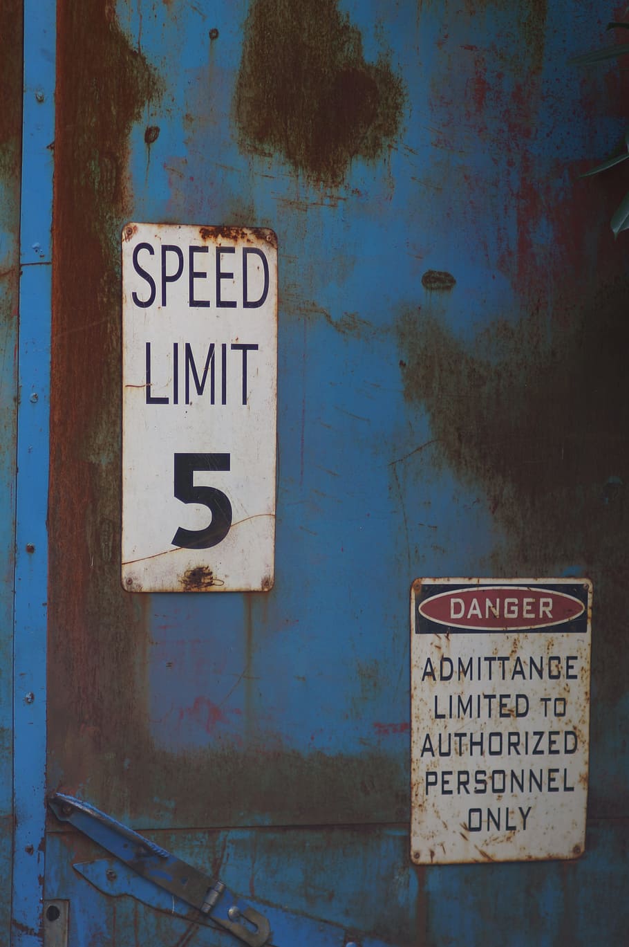 Shield, Enamel, Stainless, Old, Speed, blue, white, metal, warning HD wallpaper