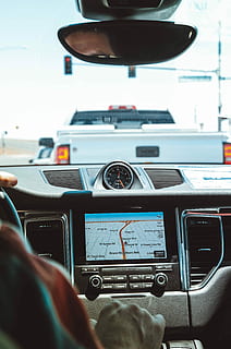 black GPS navigator turned on, person driving vehicle with navigation system during daytime HD wallpaper