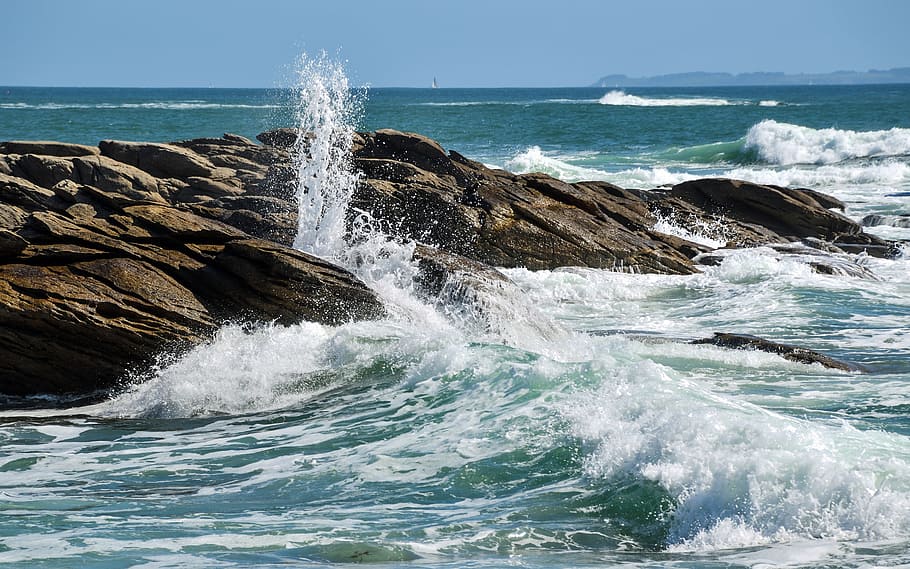 ocean waves crashing on rocks, Sea, Scum, Brittany, quiberon