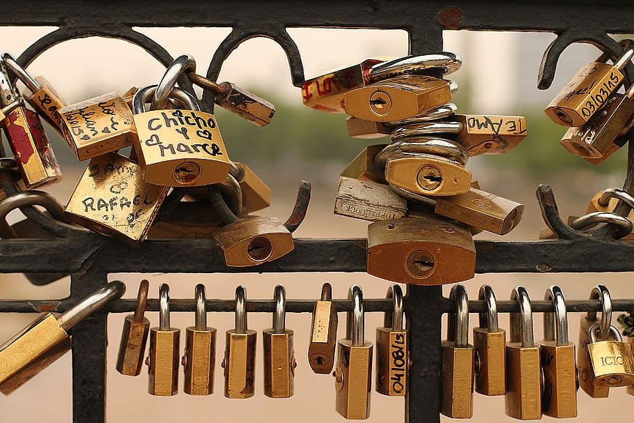 locker, bridge, love, symbol, padlock, couple, heart, marriage HD wallpaper