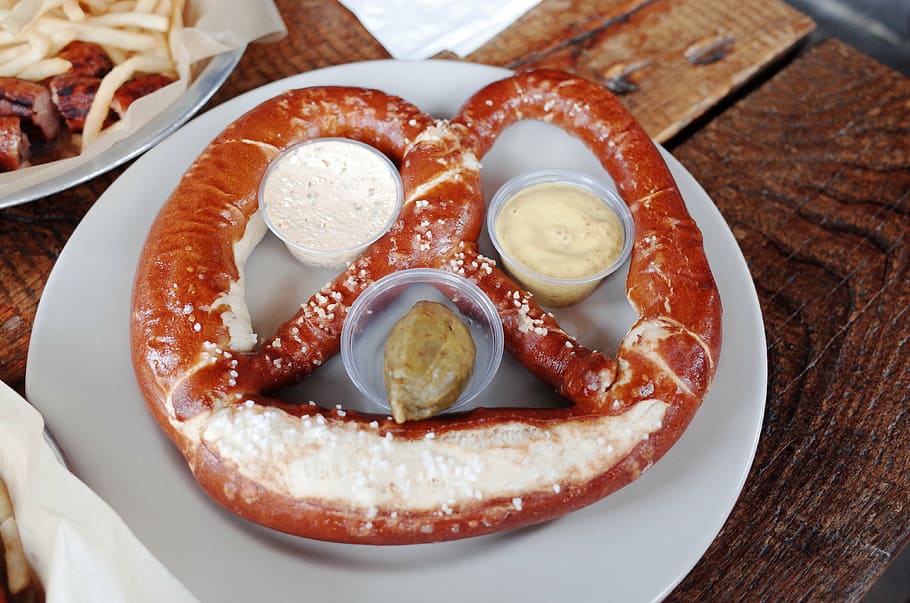 pretzels, bread, food, snack, gourmet, meal, food and drink HD wallpaper