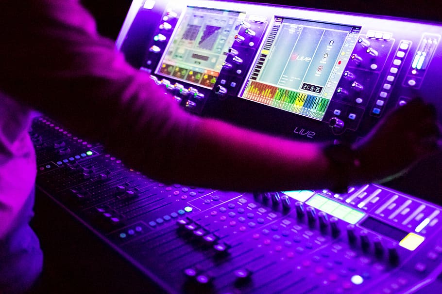 person using black audio mixer, person using audio mixer, controls HD wallpaper