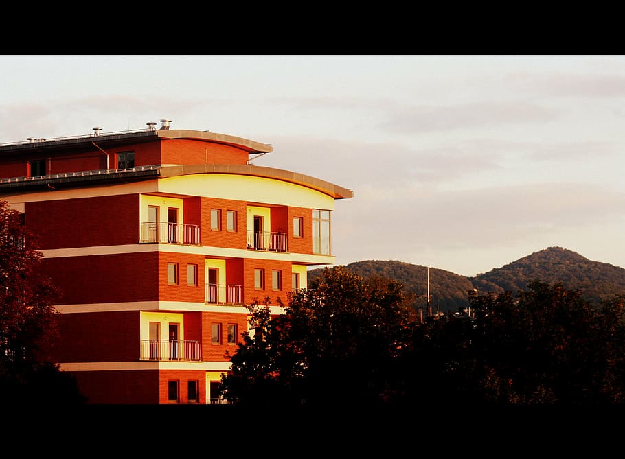house, balcony, roof, building exterior, architecture, built structure HD wallpaper