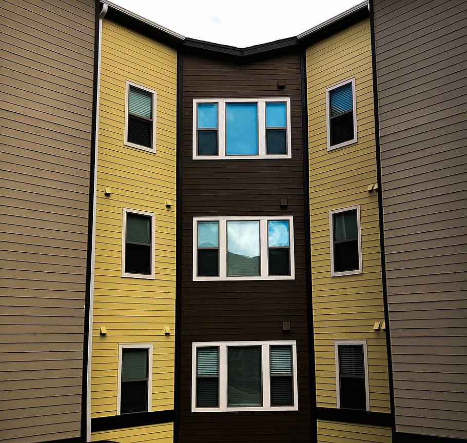 closed window, black and brown high-rise building during daytime HD wallpaper