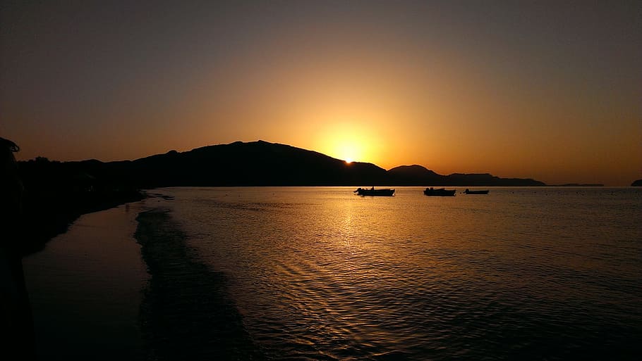 three boat sailing on ocean near shore during sunset, boat over body of water, HD wallpaper