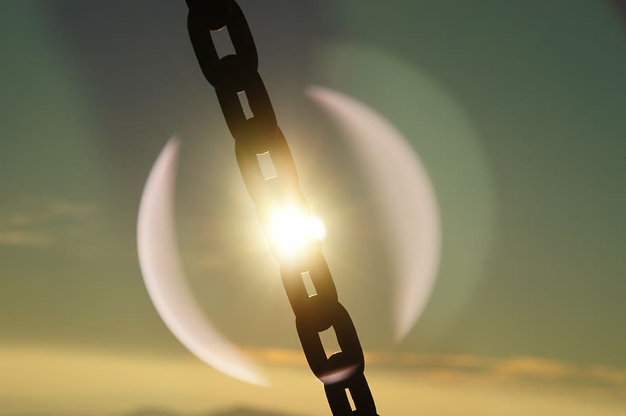black chain in shallow focus lens, sun, aperture, light effect HD wallpaper
