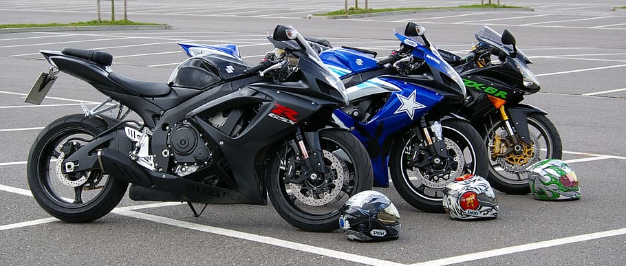two black and one blue sportbikes parked ahead, three motorcycles HD wallpaper