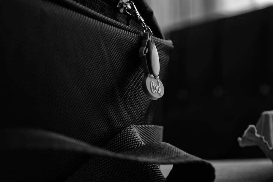 bag, zipper, strap, blur, hand, focus on foreground, human hand HD wallpaper