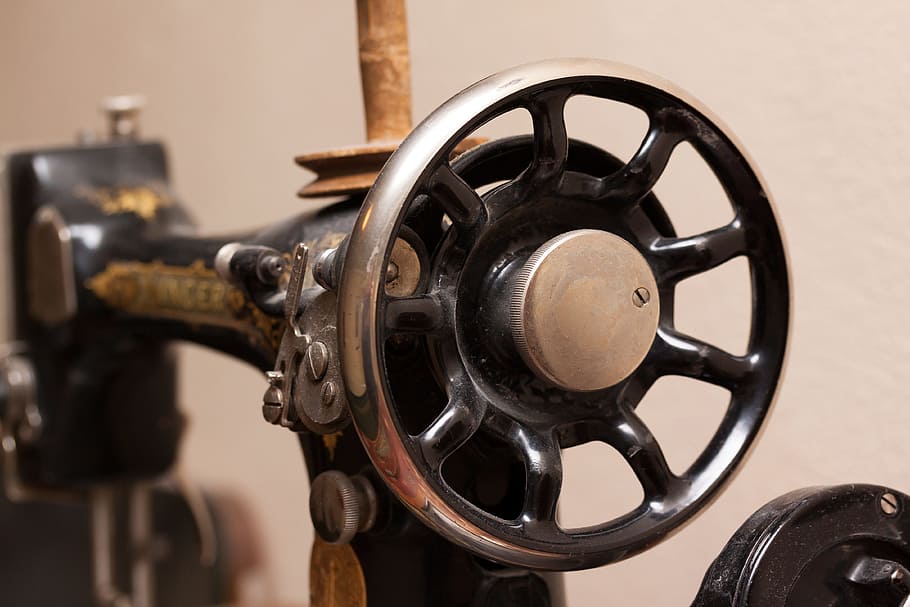 selective focus photography of hand-crank sewing machine, singer HD wallpaper