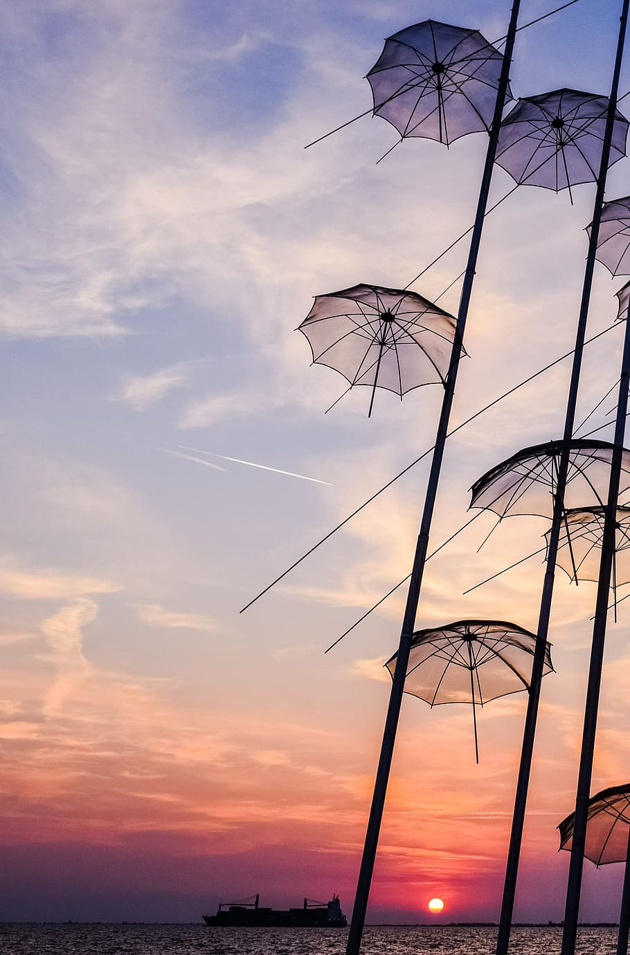 umbrellas, art, sculpture, sunset, colors, sea, horizon, thessaloniki, HD wallpaper