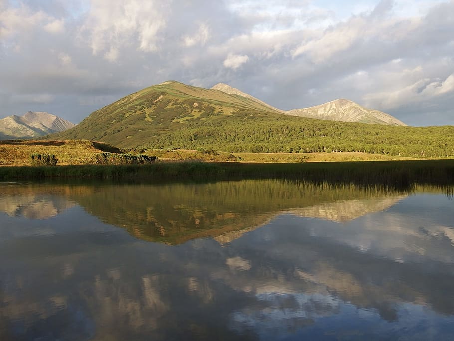 lake, mountains, forest, reflection, clouds, sky, beach, evening HD wallpaper
