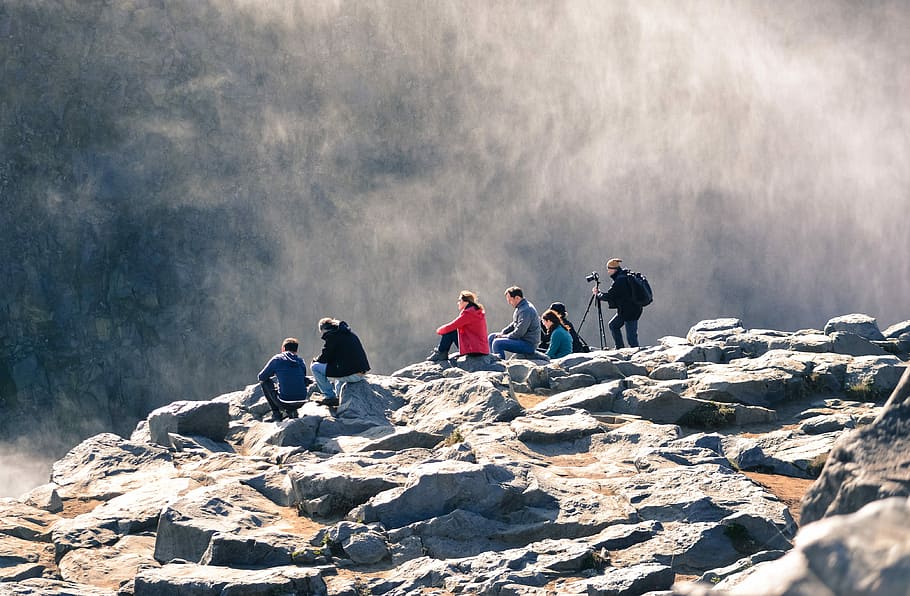group of people sitting on gray rock, group of people on gray concrete rocks HD wallpaper