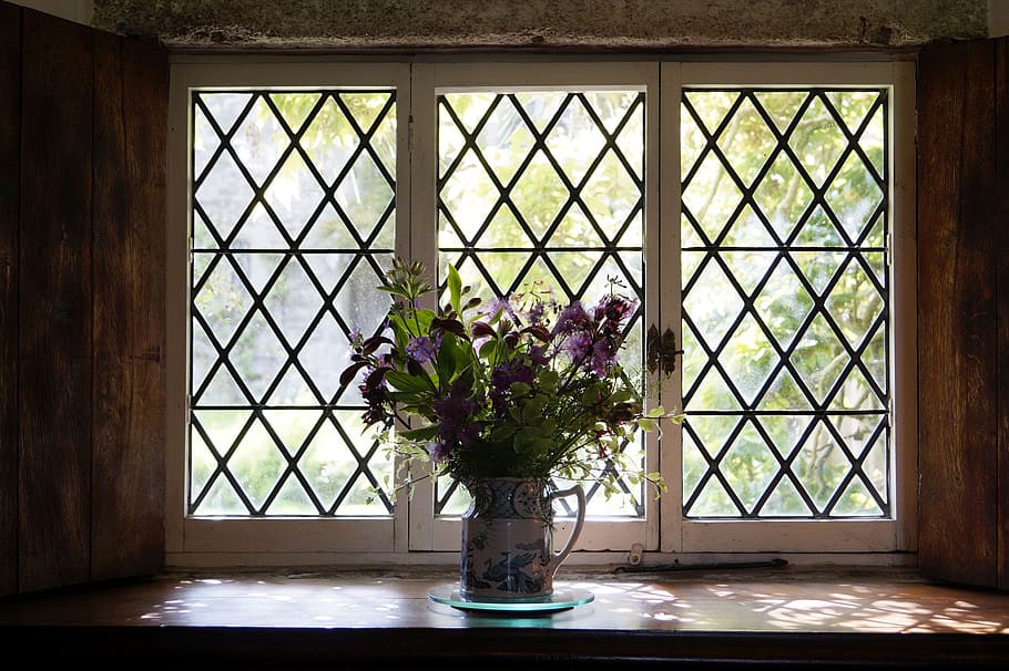 window, bouquet, back light, purple, glass, white, wood, decoration HD wallpaper