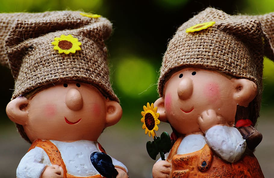 imp, pair, figure, cute, fun, funny, woman, gardening, sweet HD wallpaper