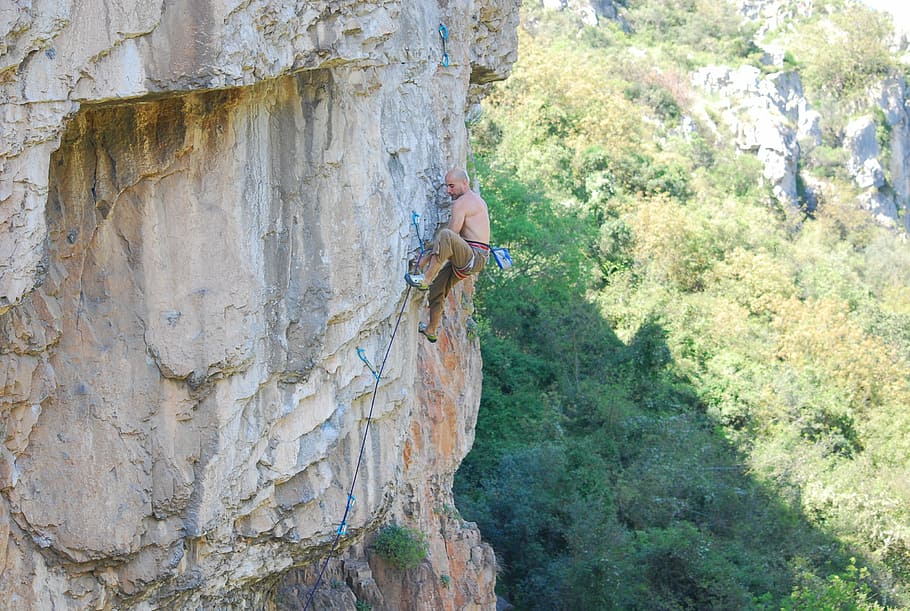 man climbing on cliff during daytime, hill, rock, people, rappelling, HD wallpaper