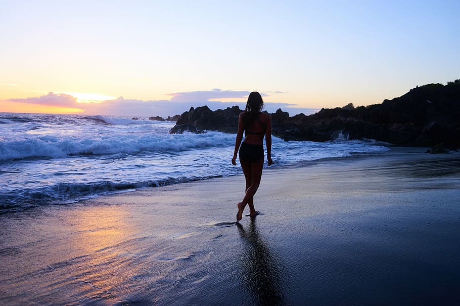 woman standing on shoreline during golden hour, sea, ocean HD wallpaper