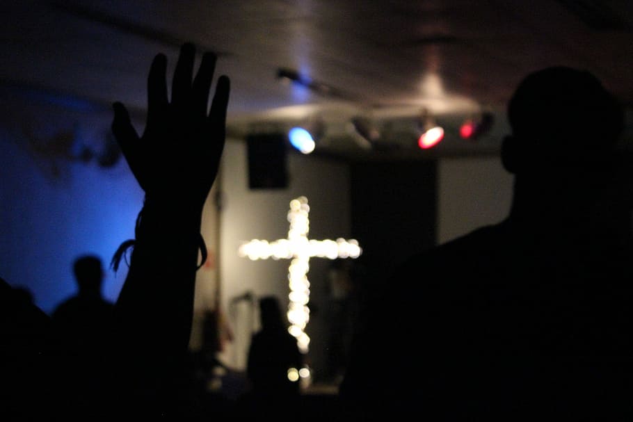 silhouette of person raising its hand, cross, night, dark, light HD wallpaper