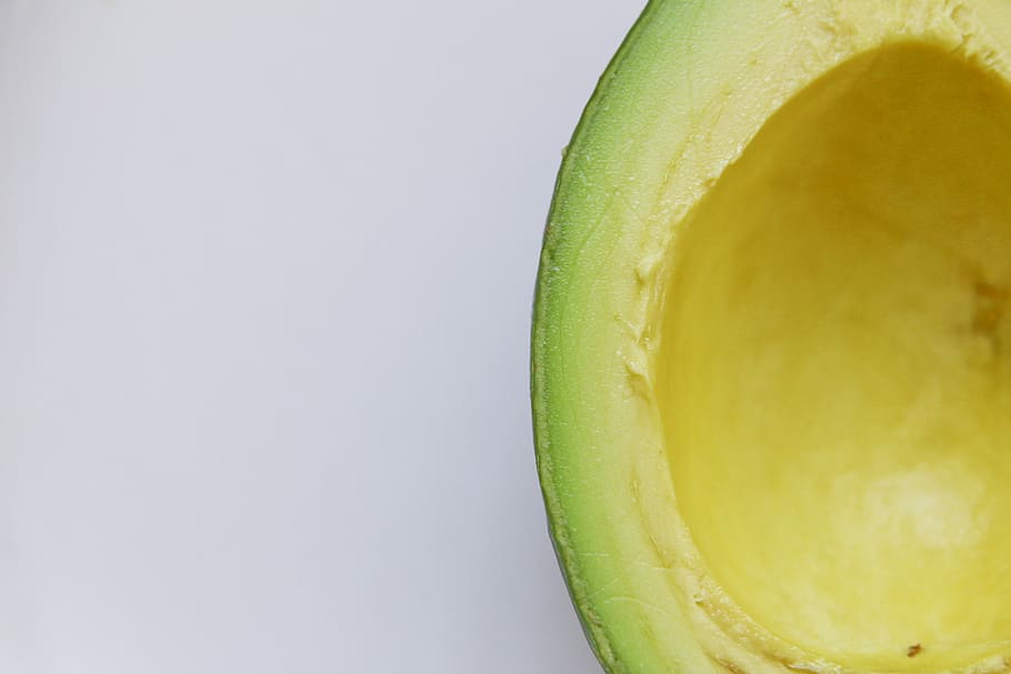 sliced avocado against white background, sliced avocado, fruit HD wallpaper