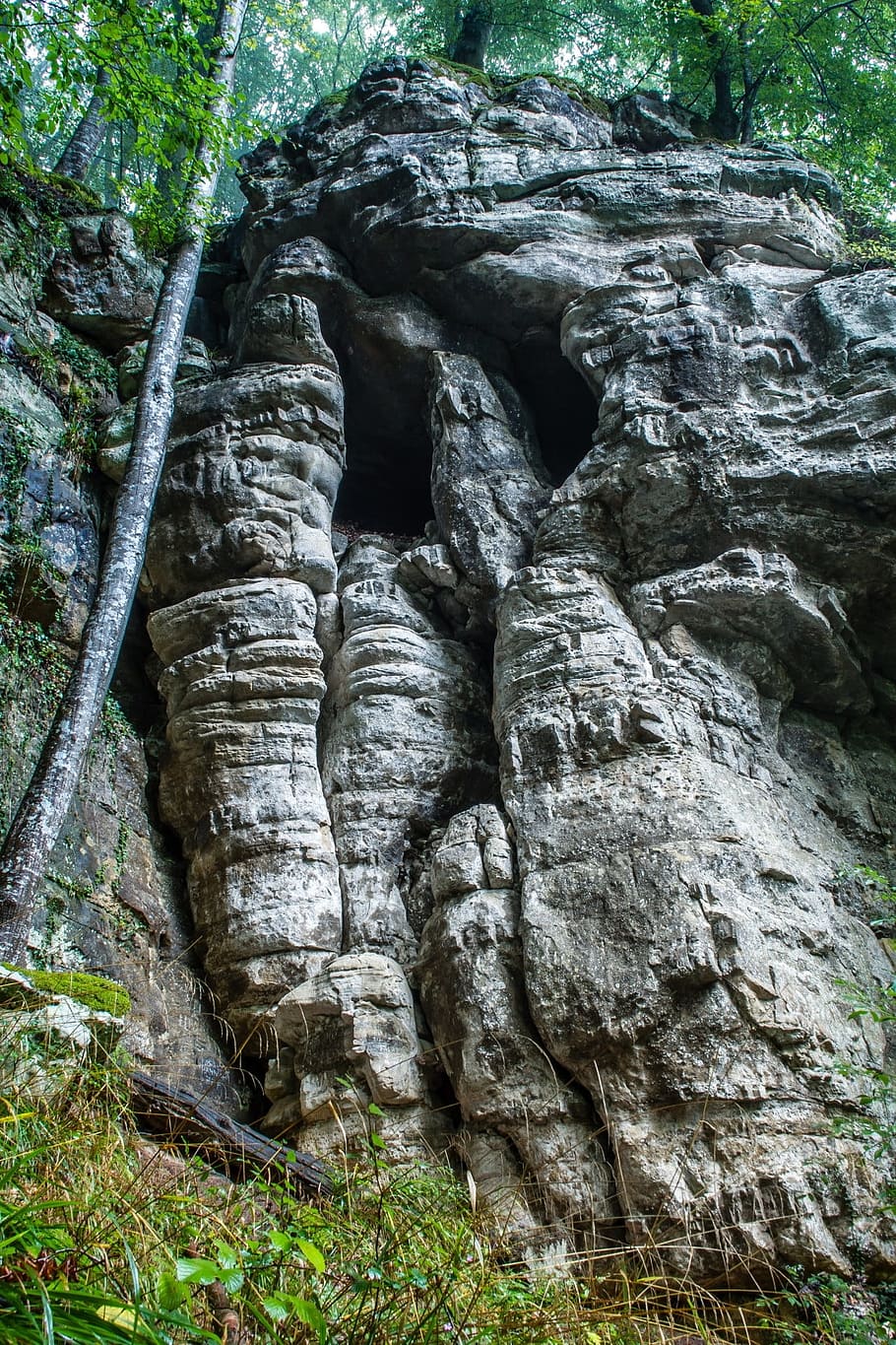 rock, cliff, rock wall, grey, cold, blue, face, skull, mysterious HD wallpaper