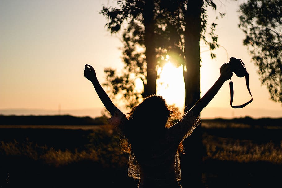 silhouette photo of woman raising her hands while holding DSLR camera, photo of woman raising her hands while holding camera, HD wallpaper