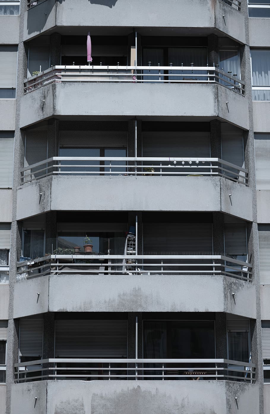 gray concrete high-rise building, gray concrete building, building complex HD wallpaper
