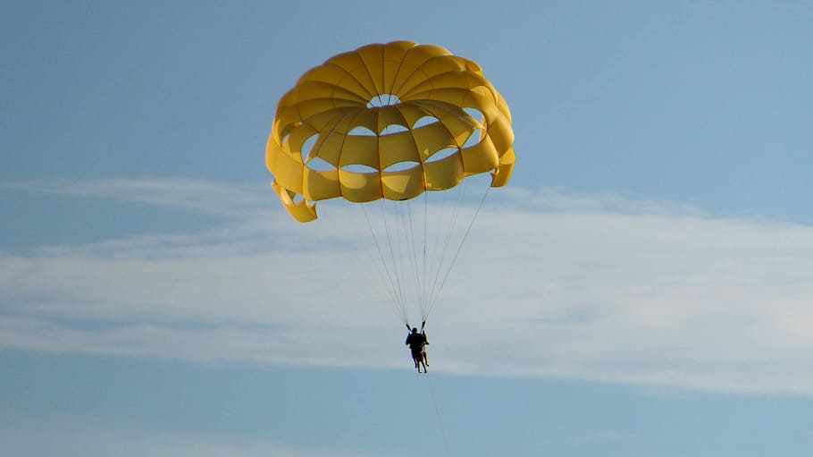 Last Parasail of the day at Castaway Cay, person paragliding HD wallpaper