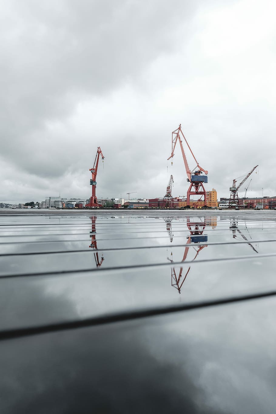 low-angle of cranes at seaport, heavy equipments, reflection HD wallpaper