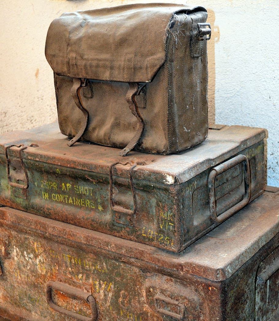 bag, luggage, box, old, antique, nostalgia, weathered, rusted HD wallpaper