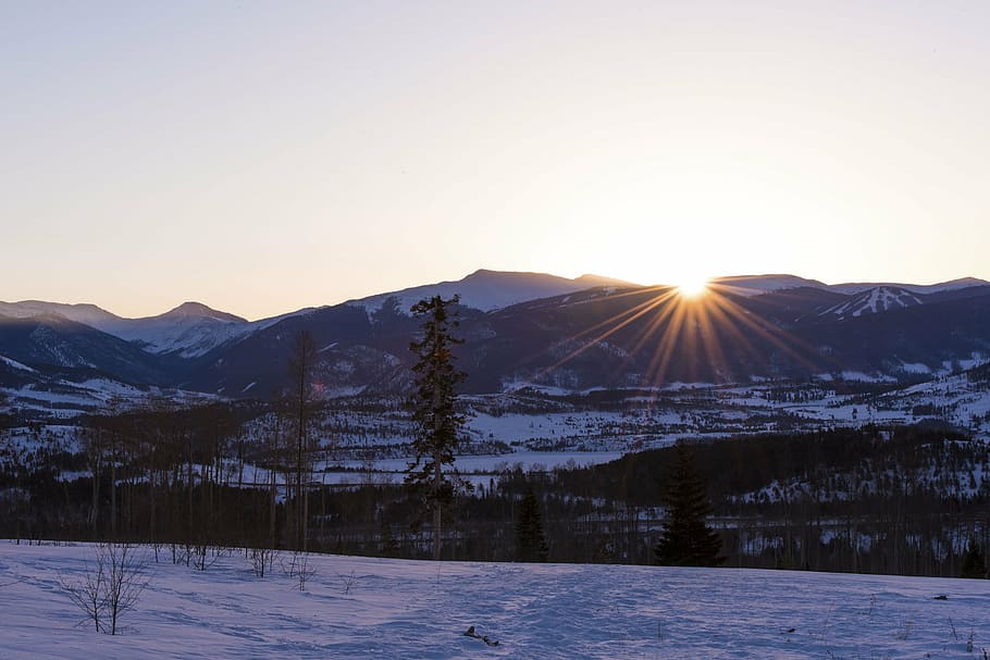 sun rays passing through mountain, snow, winter, white, cold HD wallpaper
