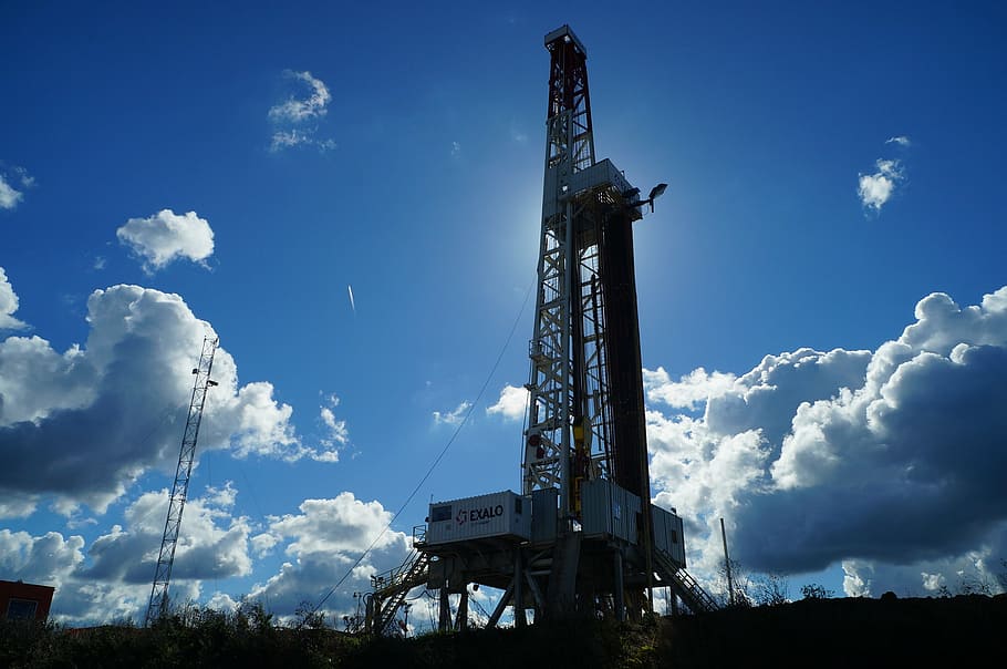 gray electric tower under white clouds, gas, oil rig, drilling rig, HD wallpaper