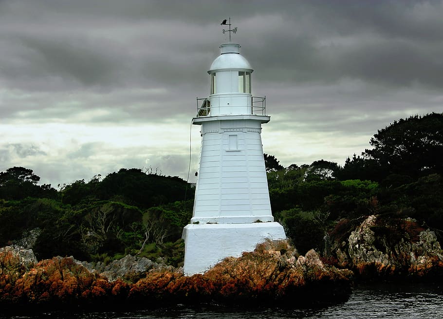 Devils Gate, white concrete lighthouse near body of water at daytime HD wallpaper
