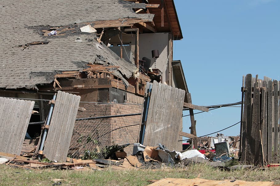 wrecked house under blue sky, moore, oklahoma, tornado, disaster HD wallpaper