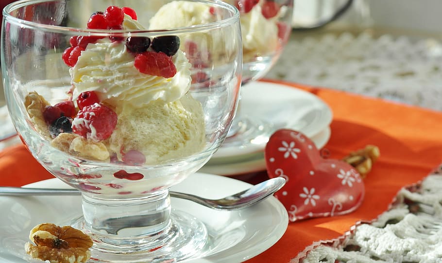 ice cream in glass on plate on table inside room, berries, fruits, HD wallpaper