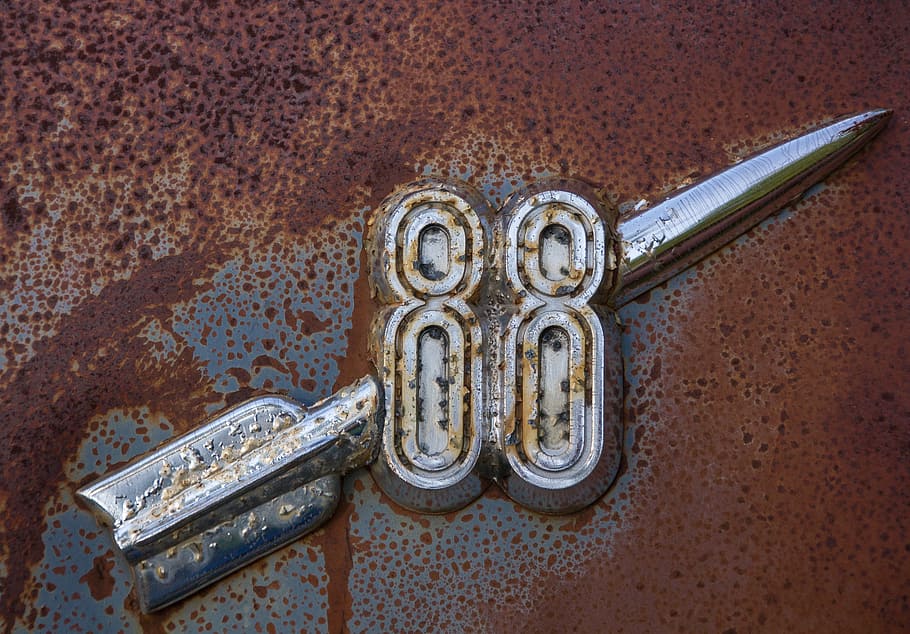 rocket 88, car badge, old, chrome, retro-styled, vintage, classic HD wallpaper