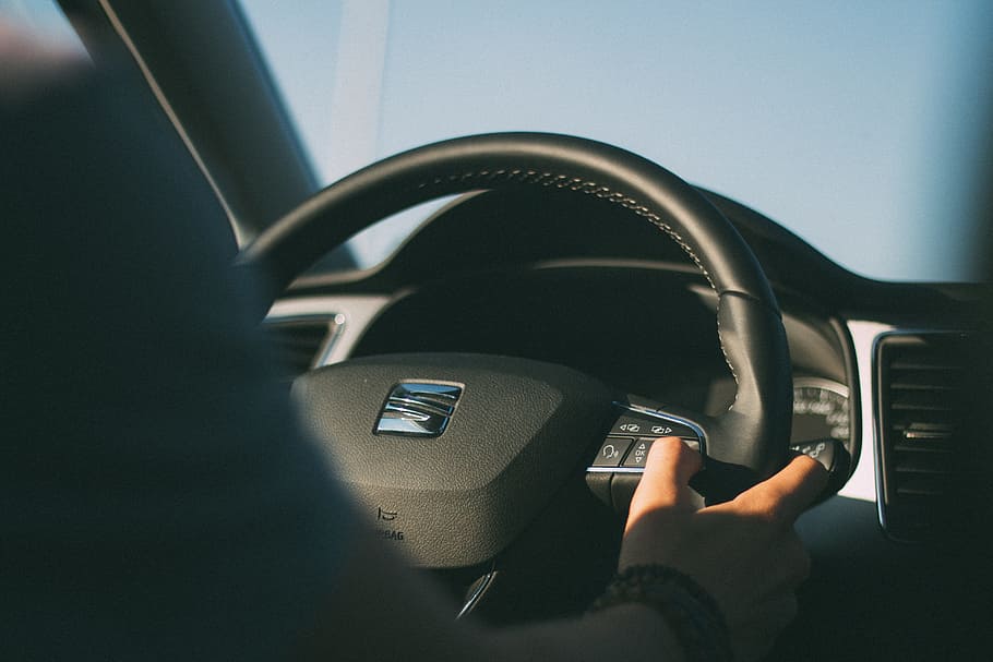 person riding SEAT vehicle, seat leon, ecomotive, 2017, steering wheel