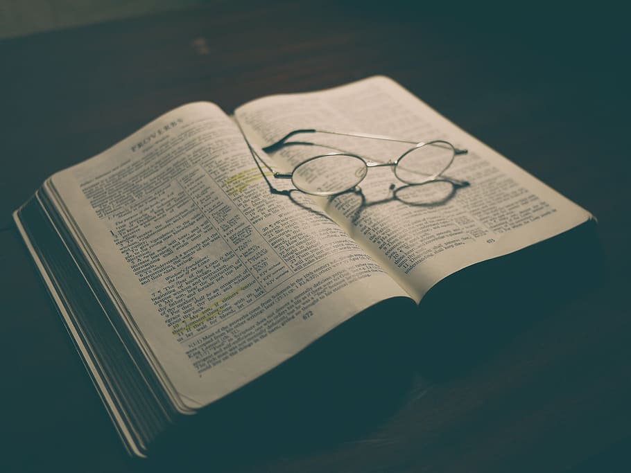 opened book with eyeglasses on top, silver, framed, round, page HD wallpaper
