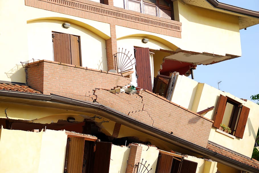 demolished white and brown painted building, Earthquake, Collapse HD wallpaper